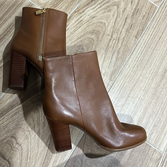 Michel Kors booties : never worn - Picture 2 of 5